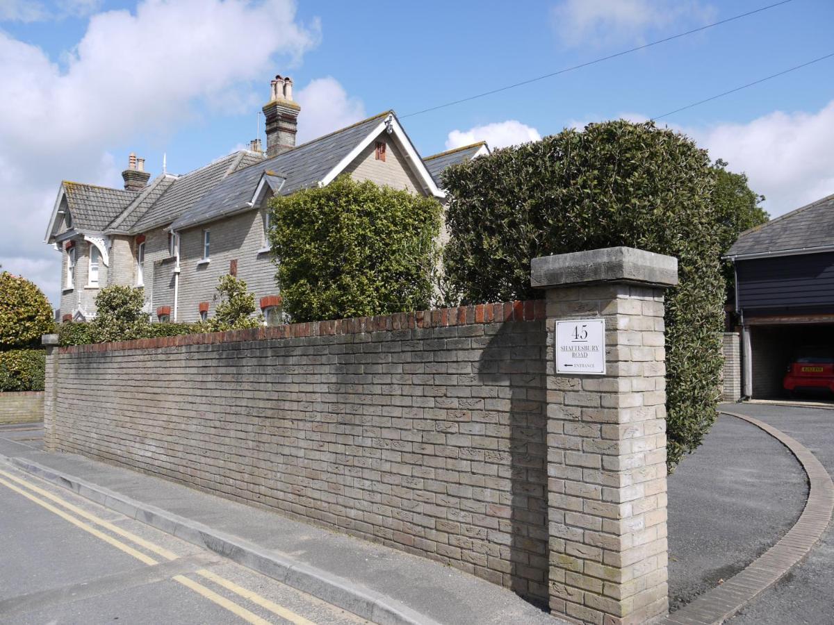 Cranborne House Hotel Poole Bagian luar foto